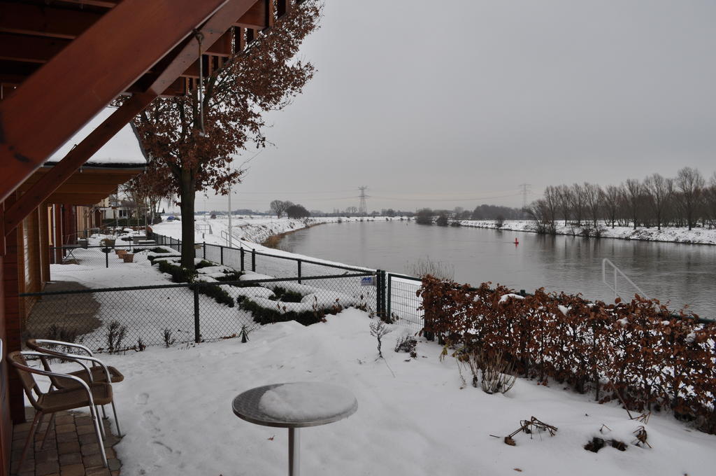 Thuiskomen, Genieten Aan Het Water Maaseik Camera foto
