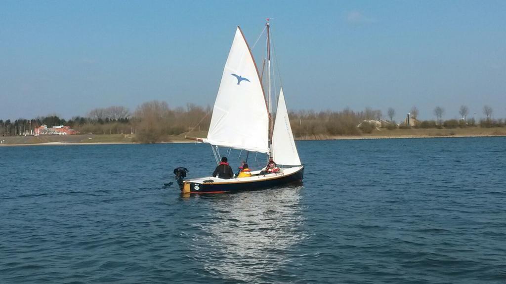 Thuiskomen, Genieten Aan Het Water Maaseik Esterno foto